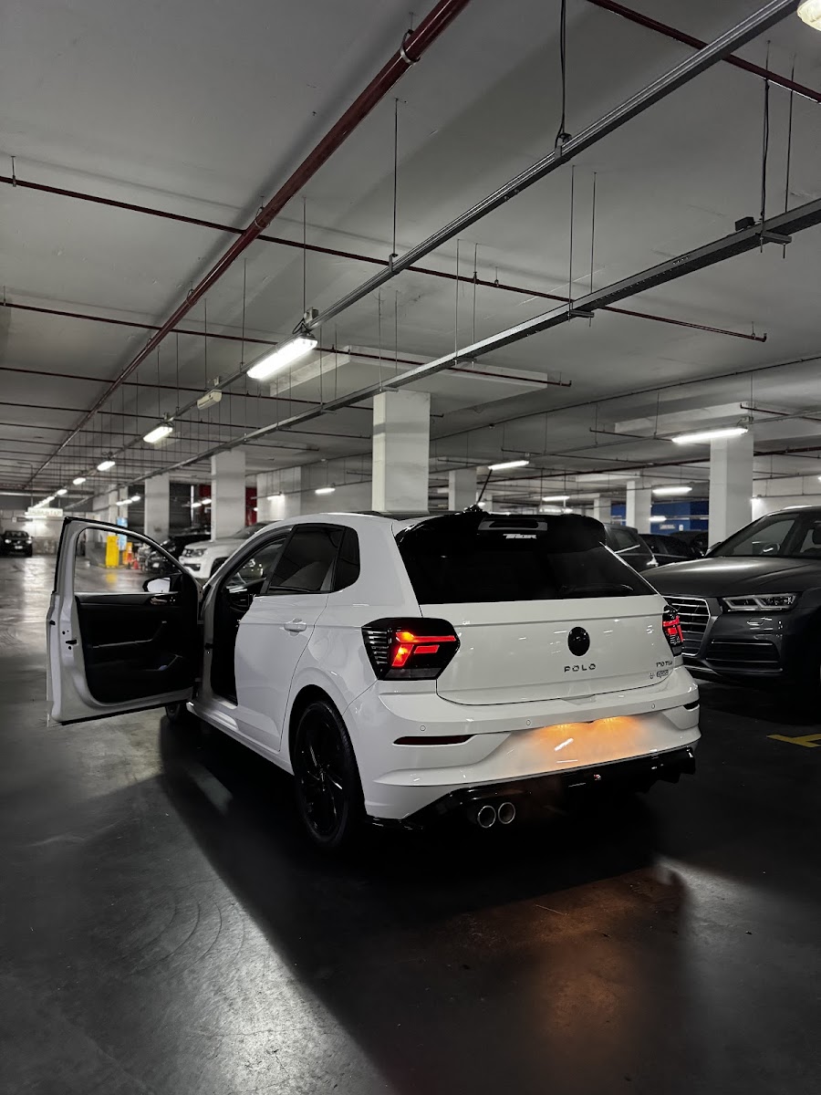 Luxury car in Recoleta underground detailing studio